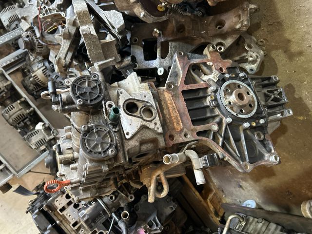 bontott AUDI A3 Motor (Fűzött blokk hengerfejjel)