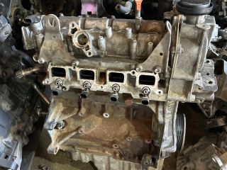 bontott AUDI A3 Motor (Fűzött blokk hengerfejjel)