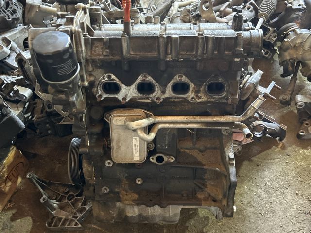 bontott AUDI A3 Motor (Fűzött blokk hengerfejjel)