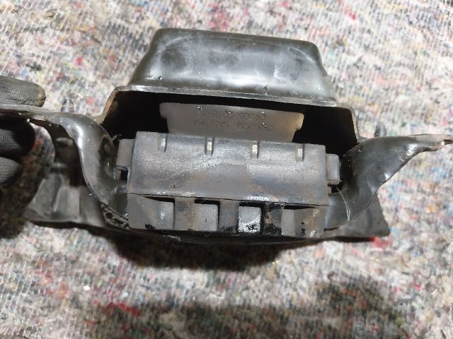 bontott AUDI A3 Motor Tartó Bak Bal