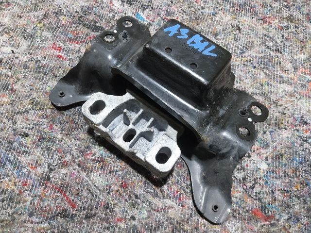 bontott AUDI A3 Motor Tartó Bak Bal