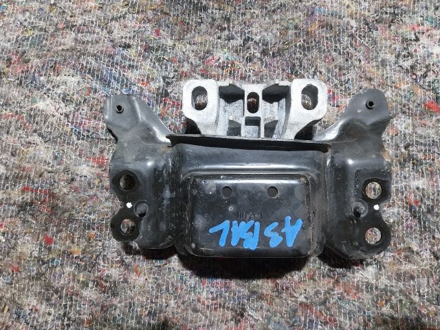 bontott AUDI A3 Motor Tartó Bak Bal