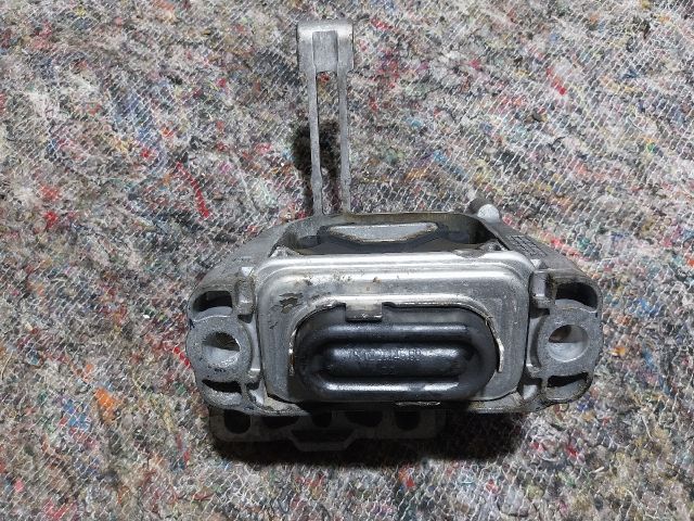 bontott AUDI A3 Motor Tartó Bak (Pozíciófüggetlen)