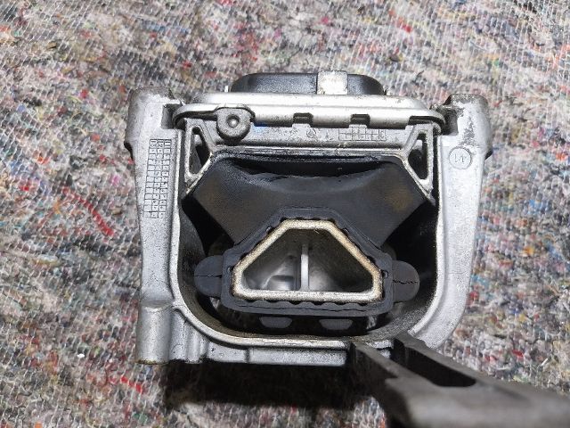 bontott AUDI A3 Motor Tartó Bak (Pozíciófüggetlen)