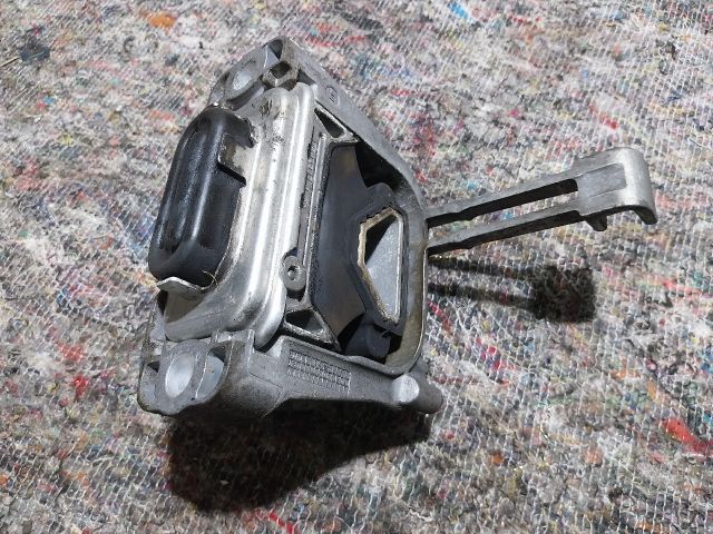 bontott AUDI A3 Motor Tartó Bak (Pozíciófüggetlen)