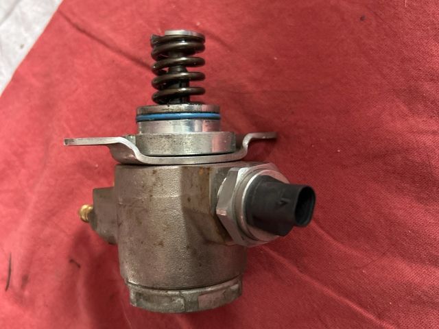 bontott AUDI A3 Nagynyomású Szivattyú