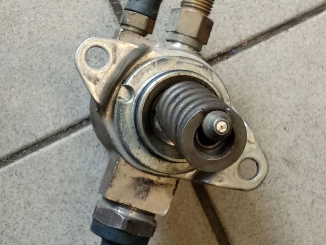 bontott AUDI A3 Nagynyomású Szivattyú