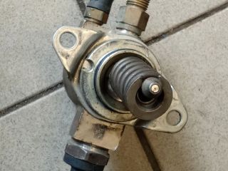 bontott AUDI A3 Nagynyomású Szivattyú