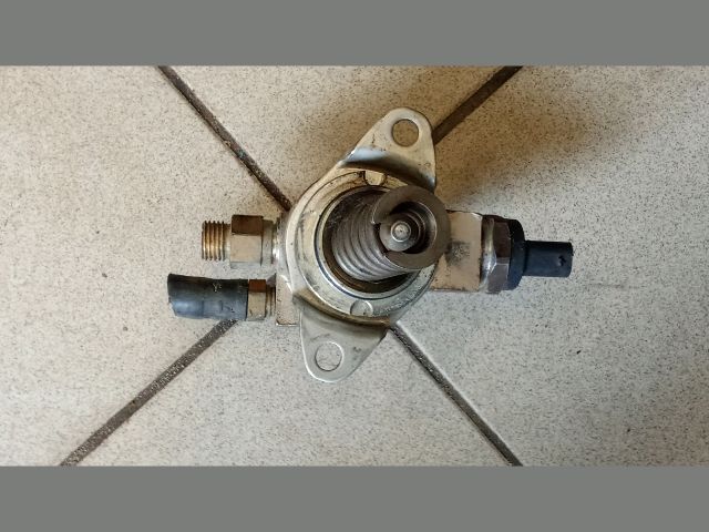 bontott AUDI A3 Nagynyomású Szivattyú