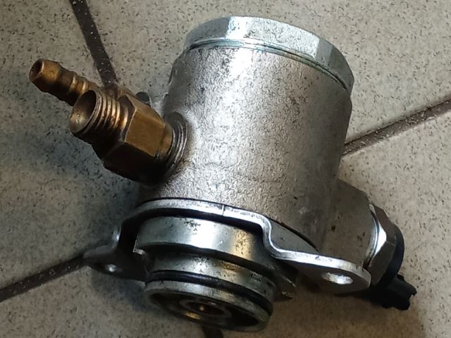 bontott AUDI A3 Nagynyomású Szivattyú