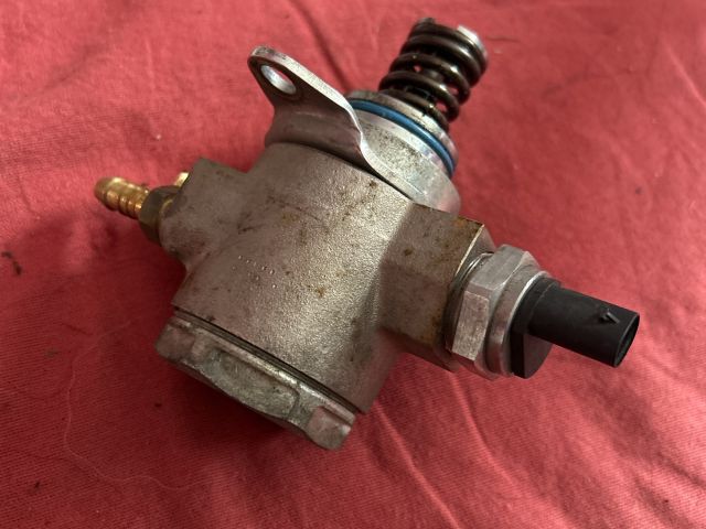 bontott AUDI A3 Nagynyomású Szivattyú