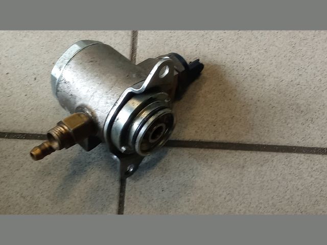 bontott AUDI A3 Nagynyomású Szivattyú