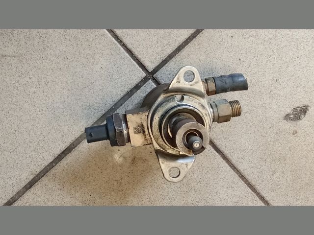 bontott AUDI A3 Nagynyomású Szivattyú