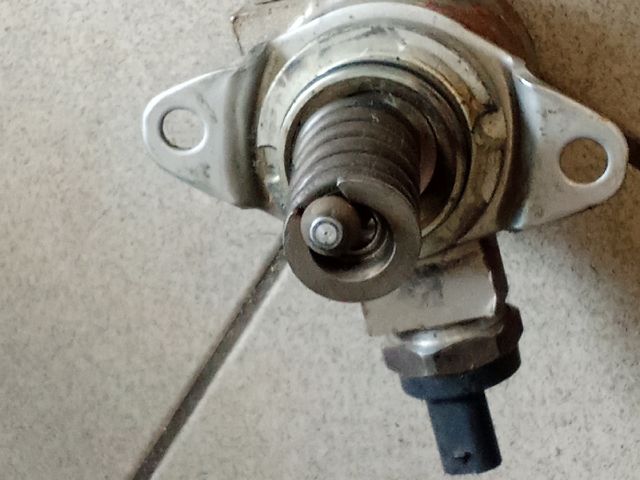 bontott AUDI A3 Nagynyomású Szivattyú