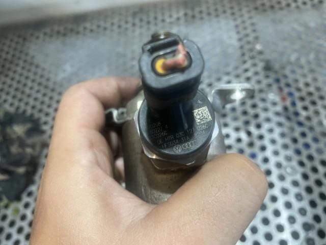 bontott AUDI A3 Nagynyomású Szivattyú