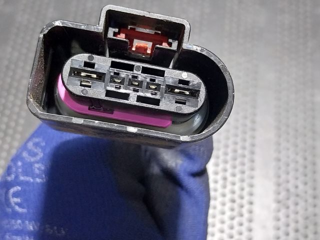 bontott AUDI A3 Üzemanyag Szivattyú Relé