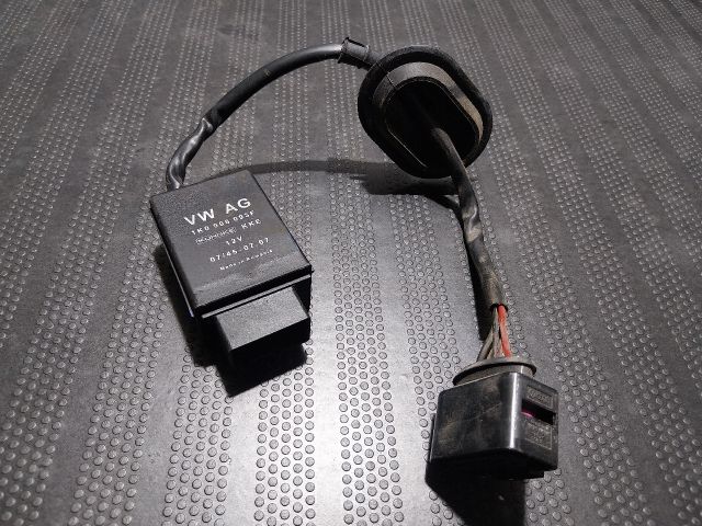 bontott AUDI A3 Üzemanyag Szivattyú Relé