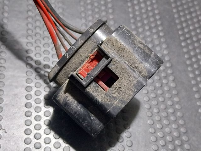 bontott AUDI A3 Üzemanyag Szivattyú Relé