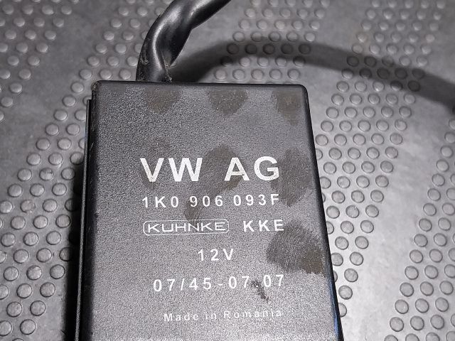 bontott AUDI A3 Üzemanyag Szivattyú Relé