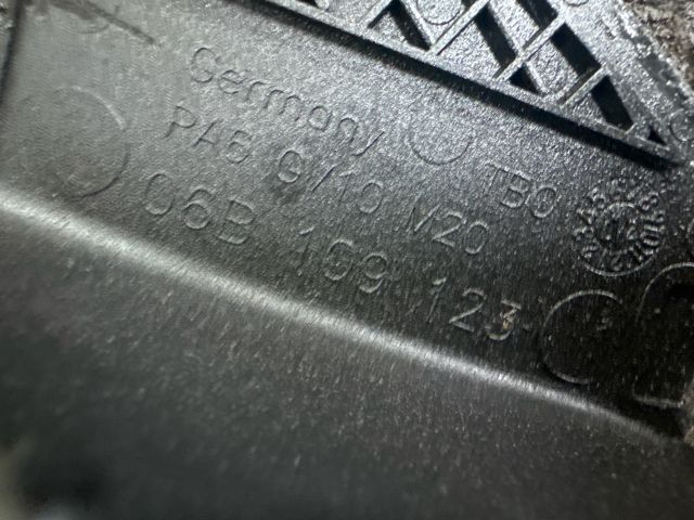 bontott AUDI A3 Első Felső Vezérlés Burkolat