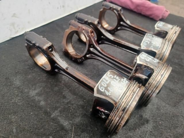 bontott AUDI A3 Dugattyú