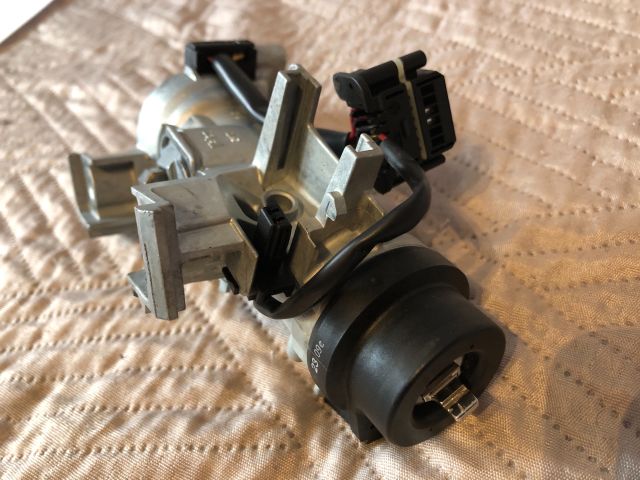 bontott AUDI A3 Gyújtáskapcsoló Házzal