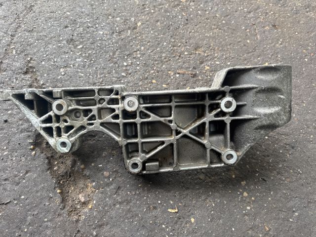 bontott AUDI A3 Generátor Tartó Bak