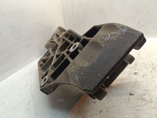 bontott AUDI A3 Generátor Tartó Bak