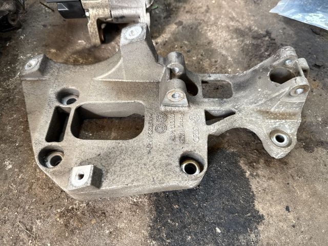 bontott AUDI A3 Generátor Tartó Bak