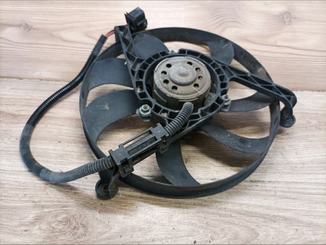 bontott AUDI A3 Klímahűtő Ventilátor