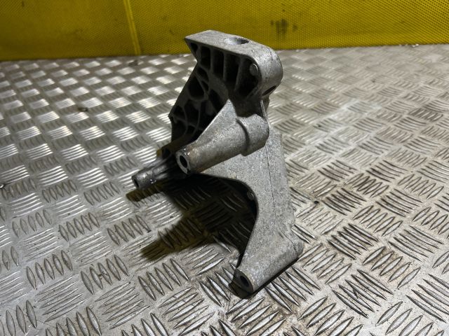 bontott AUDI A3 Motor Tartó Bak (Fém)