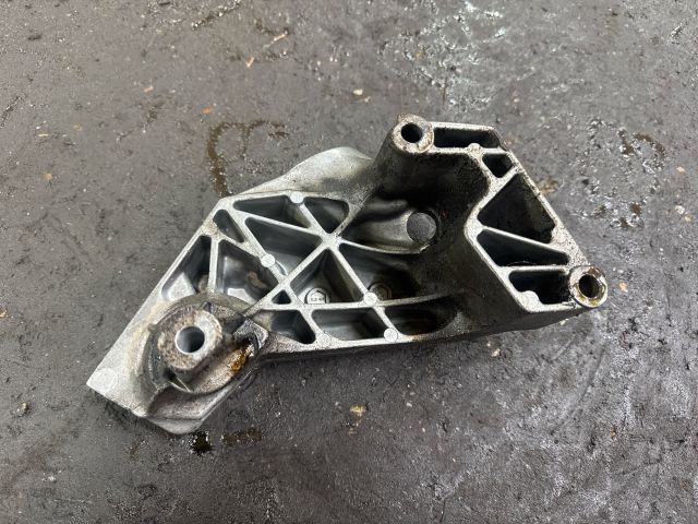 bontott AUDI A3 Motor Tartó Bak (Fém)