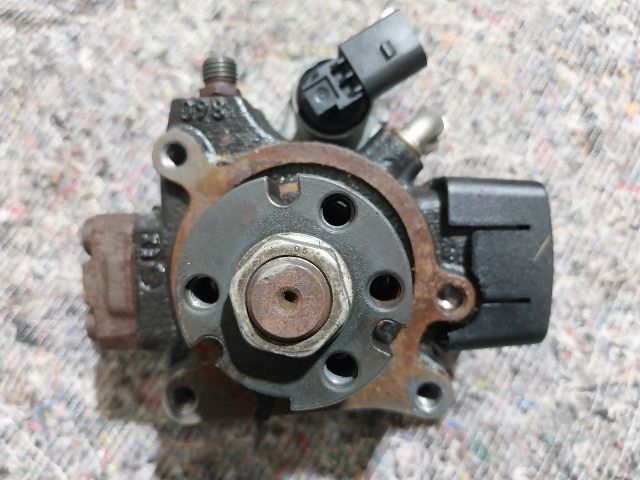 bontott AUDI A3 Nagynyomású Szivattyú