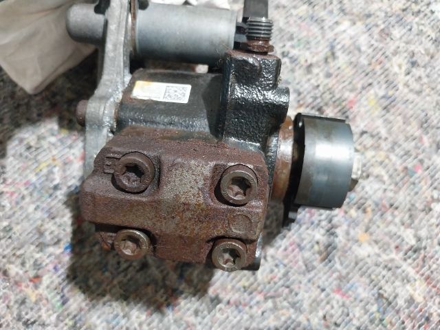 bontott AUDI A3 Nagynyomású Szivattyú