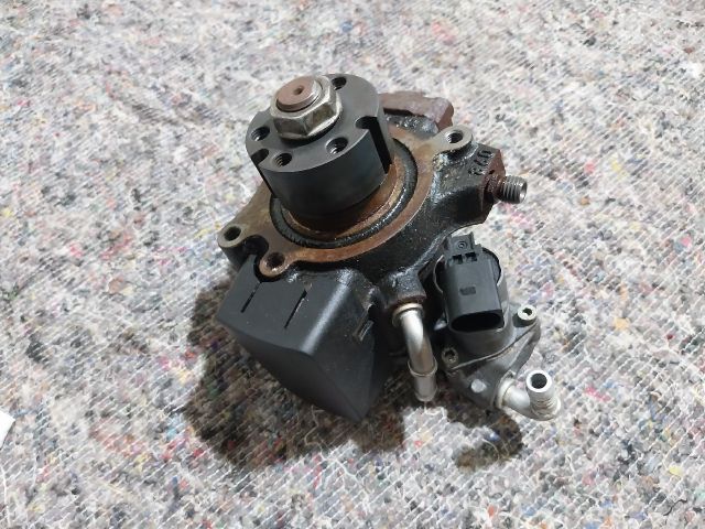 bontott AUDI A3 Nagynyomású Szivattyú