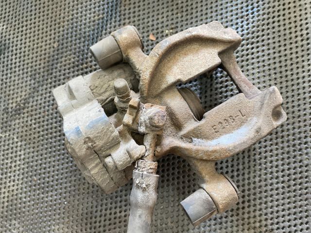 bontott AUDI A3 Bal hátsó Féknyereg Munkahengerrel