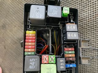 bontott AUDI A3 Biztosítéktábla Motortér