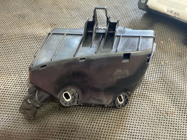 bontott AUDI A3 Biztosítéktábla Motortér