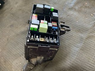 bontott AUDI A3 Biztosítéktábla Motortér