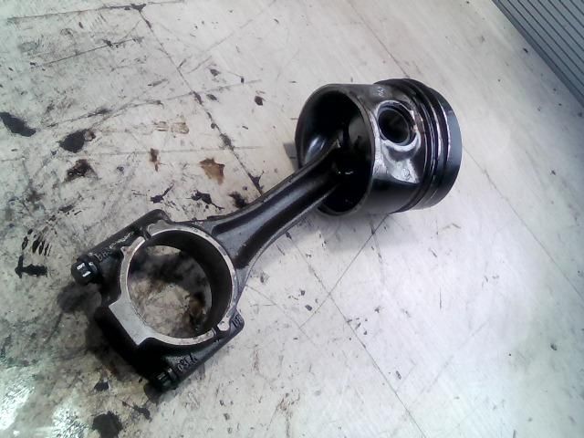 bontott AUDI A3 Dugattyú