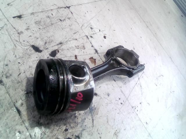 bontott AUDI A3 Dugattyú