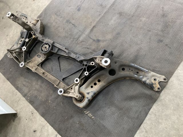 bontott AUDI A3 Első Bölcső