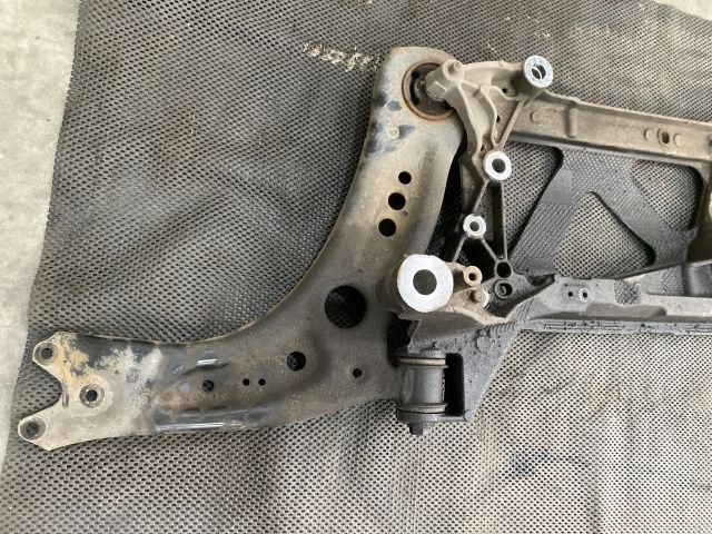 bontott AUDI A3 Első Bölcső