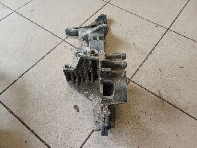 bontott AUDI A3 Generátor Tartó Bak