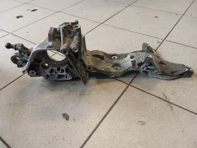 bontott AUDI A3 Generátor Tartó Bak