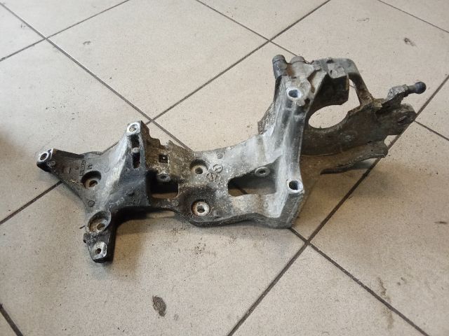 bontott AUDI A3 Generátor Tartó Bak