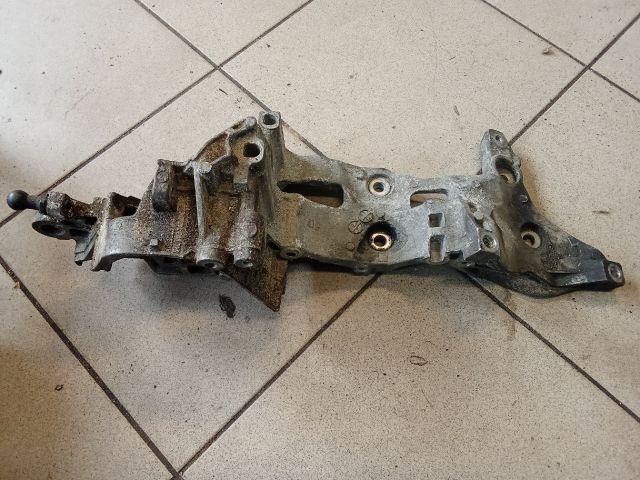 bontott AUDI A3 Generátor Tartó Bak