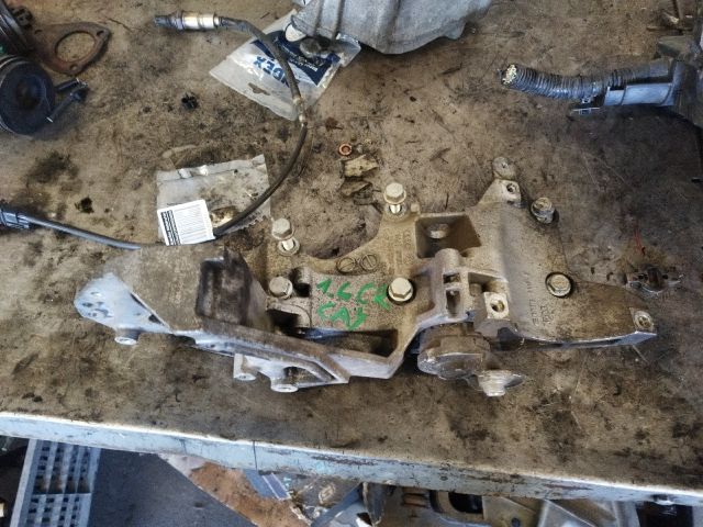 bontott AUDI A3 Generátor Tartó Bak