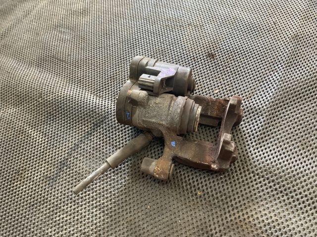 bontott AUDI A3 Jobb hátsó Féknyereg Munkahengerrel