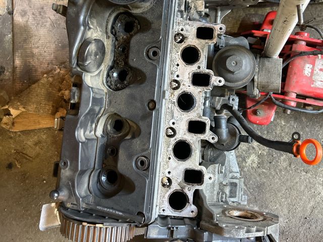 bontott AUDI A3 Motor (Fűzött blokk hengerfejjel)